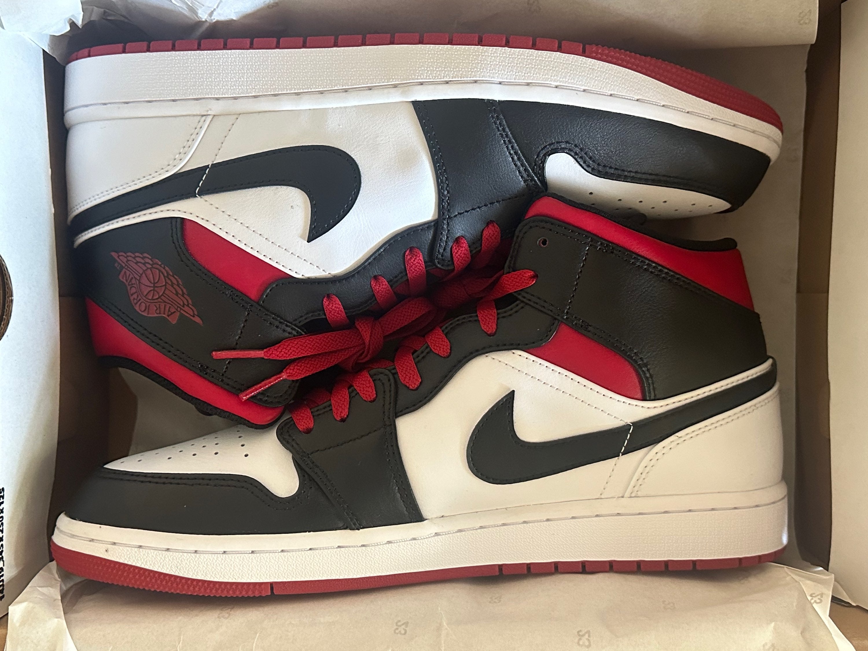DQ8426 -air jordan mid 1 image 0